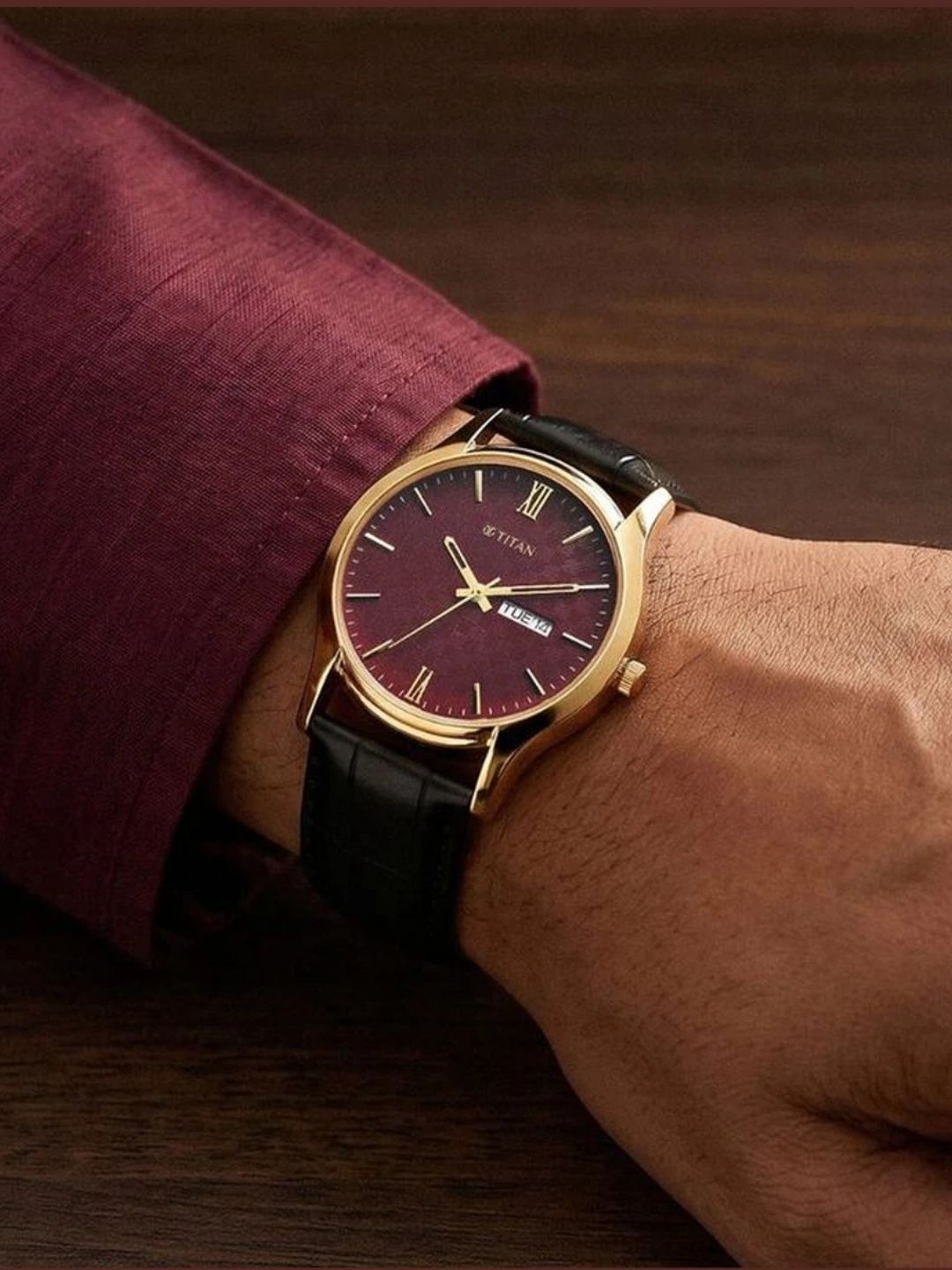 Titan Karishma Round Analog Watch - 10059YL03