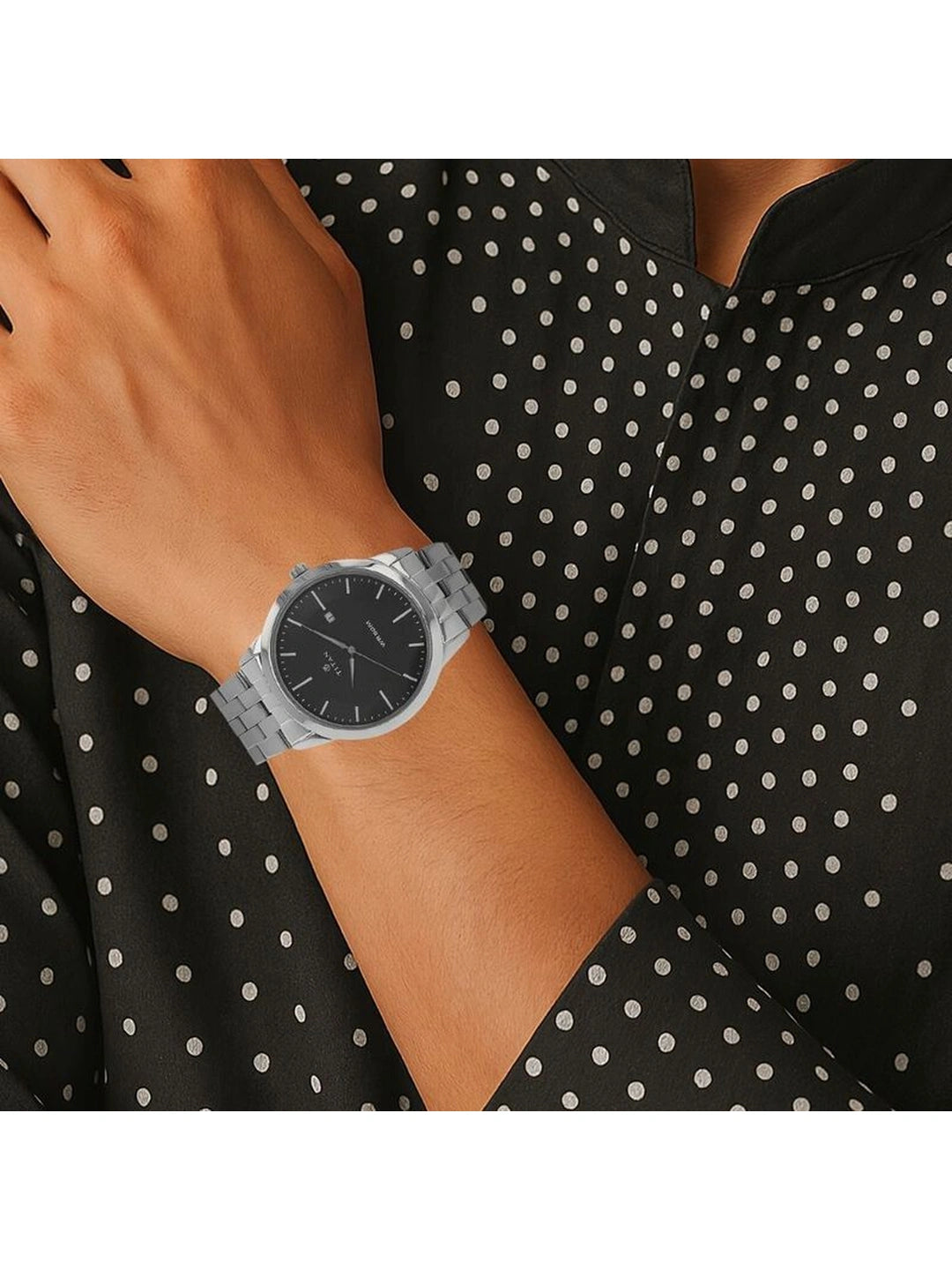 Titan Round Black Dial Analog Watch - NU1584SM04