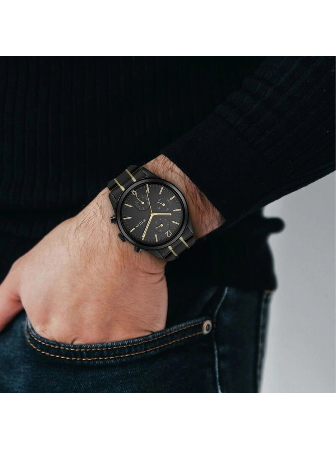 Titan Round Analog Watch - NU1805KM03
