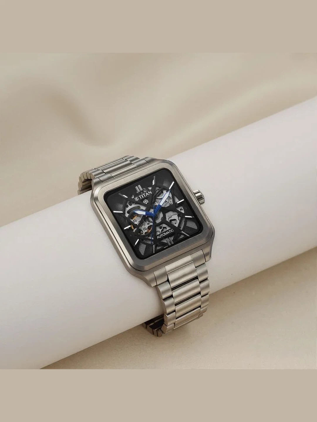 Titan Round Analog Watch - NU90162QM01
