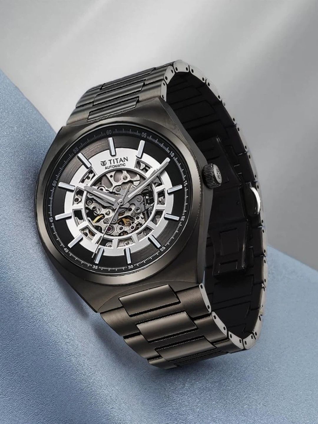Titan Round Analog Watch - 90221QM02