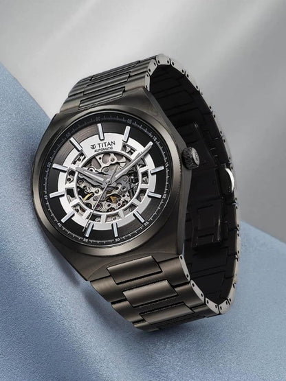 Titan Round Analog Watch - 90221QM02