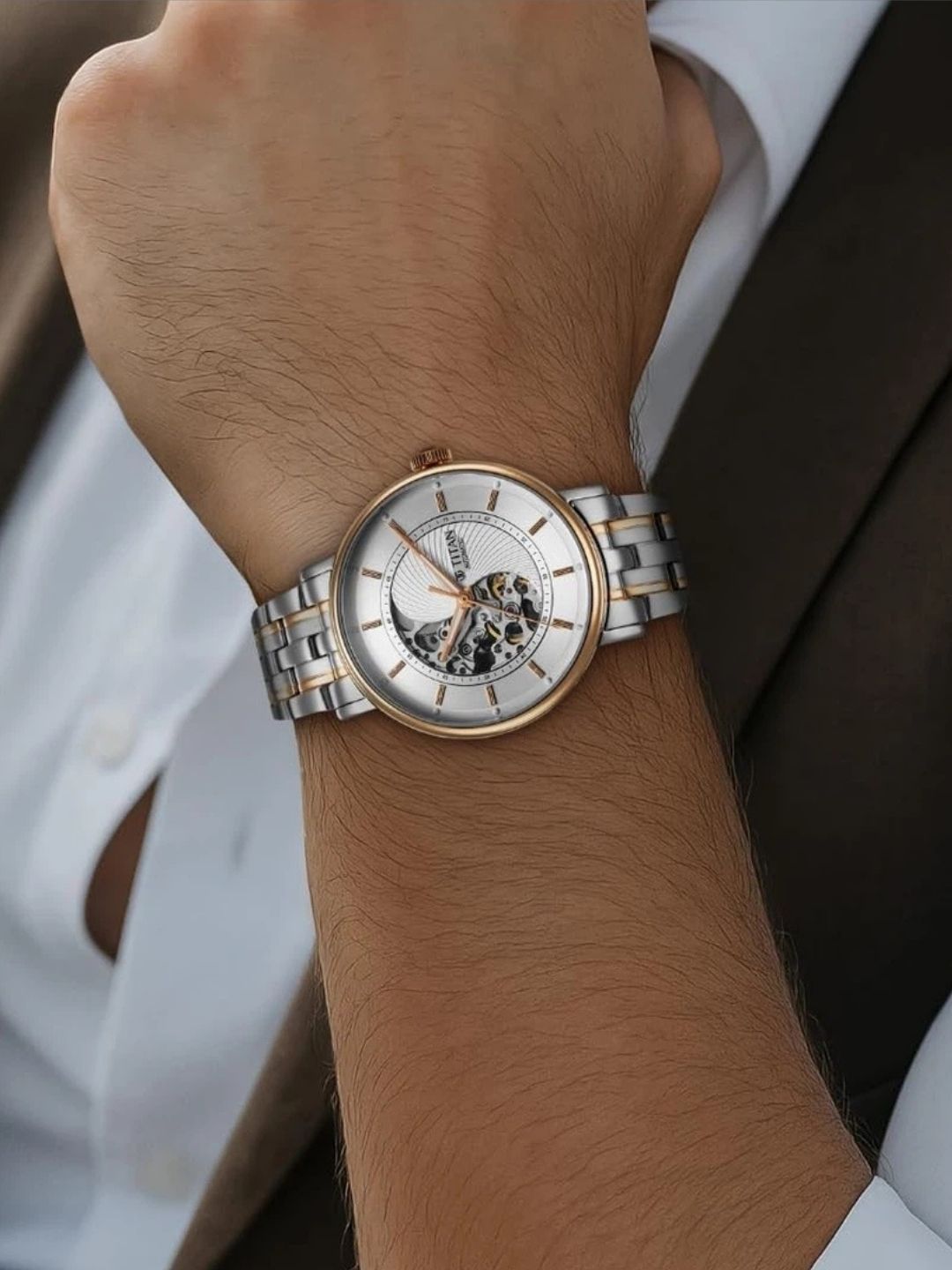 Titan Round White Dial Analog Watch - 90222KM01