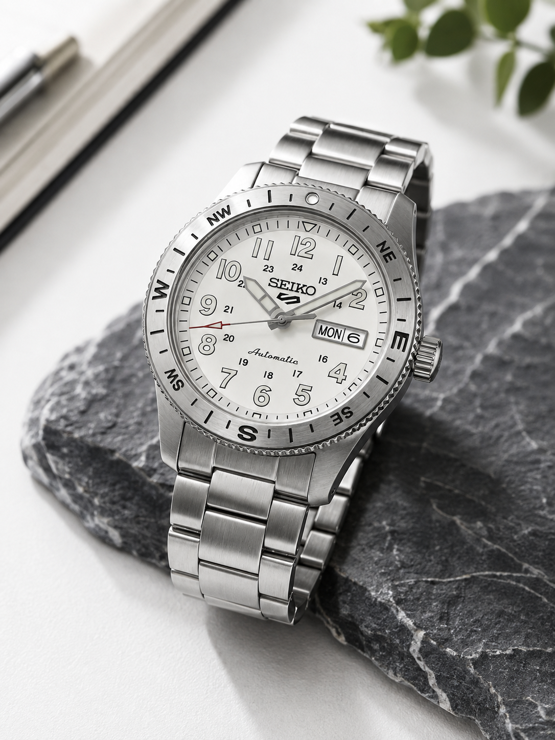 Seiko Silver Toned Dial Bracelet Style Strap Analogue Automatic Motion Powered Watch - HDB007K1