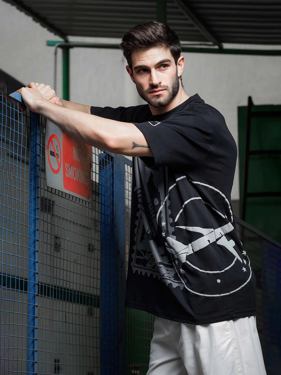 House Of Koala Black Oversized Printed Drop-Shoulder Sleeve Pure Cotton T-Shirt