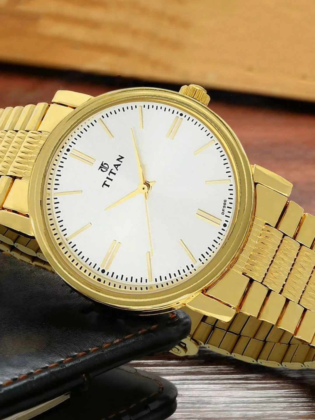 Titan Karishma Quartz Analog With White Dial Watch - NP1712YM01