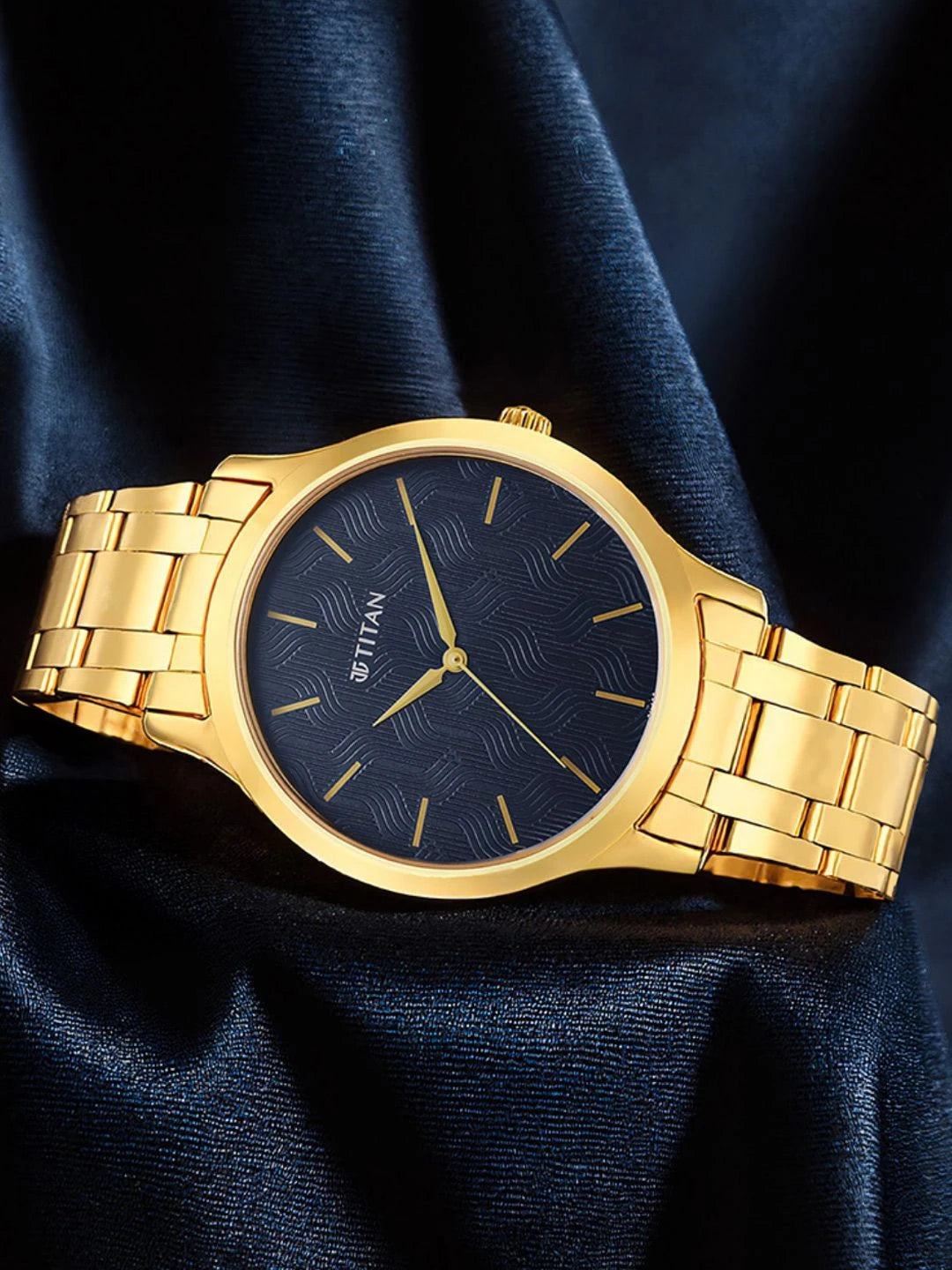 Titan Karishma Quartz Analog With Blue Dial Watch - NT1825YM05