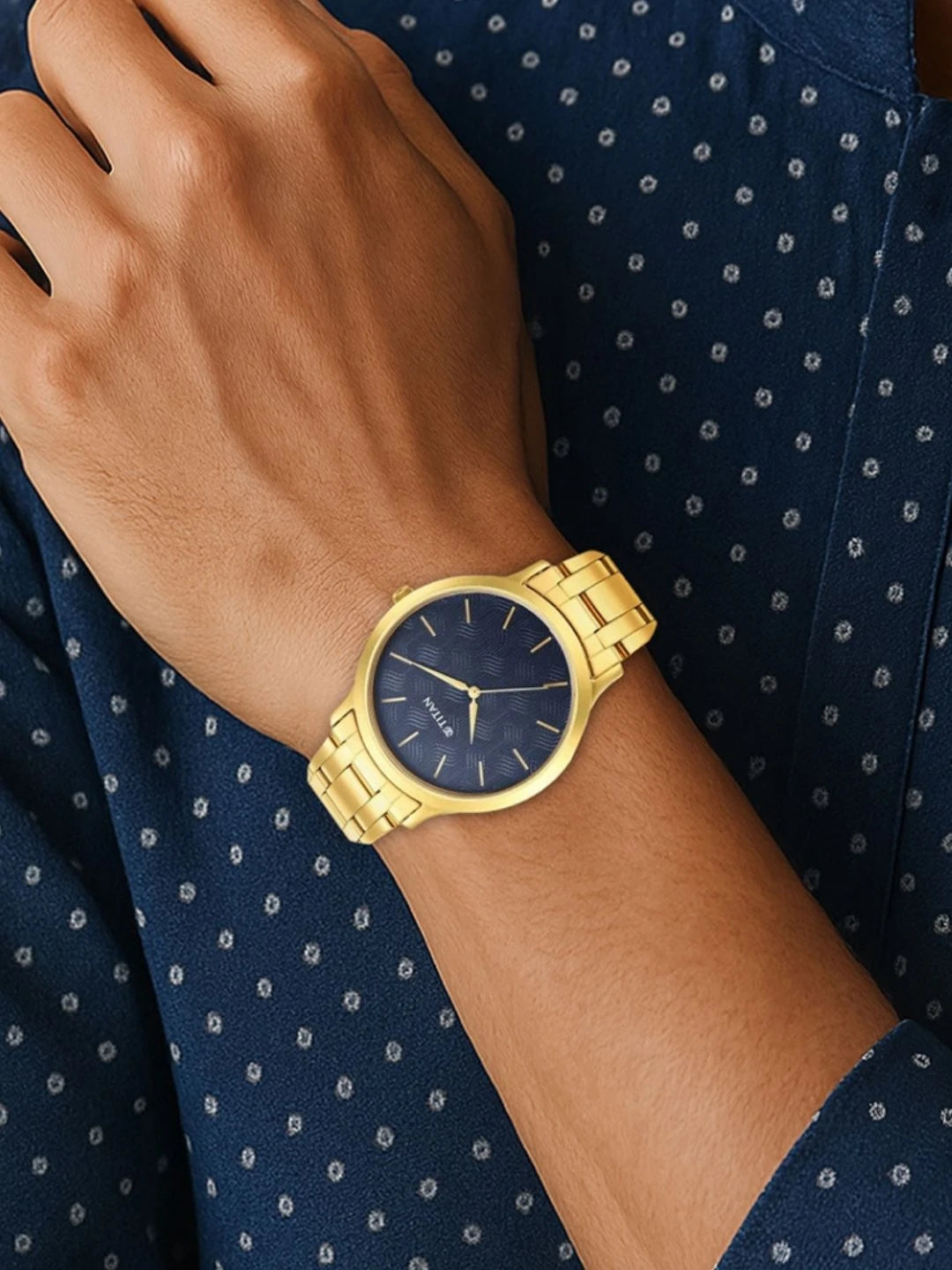 Titan Karishma Quartz Analog With Blue Dial Watch - NT1825YM05