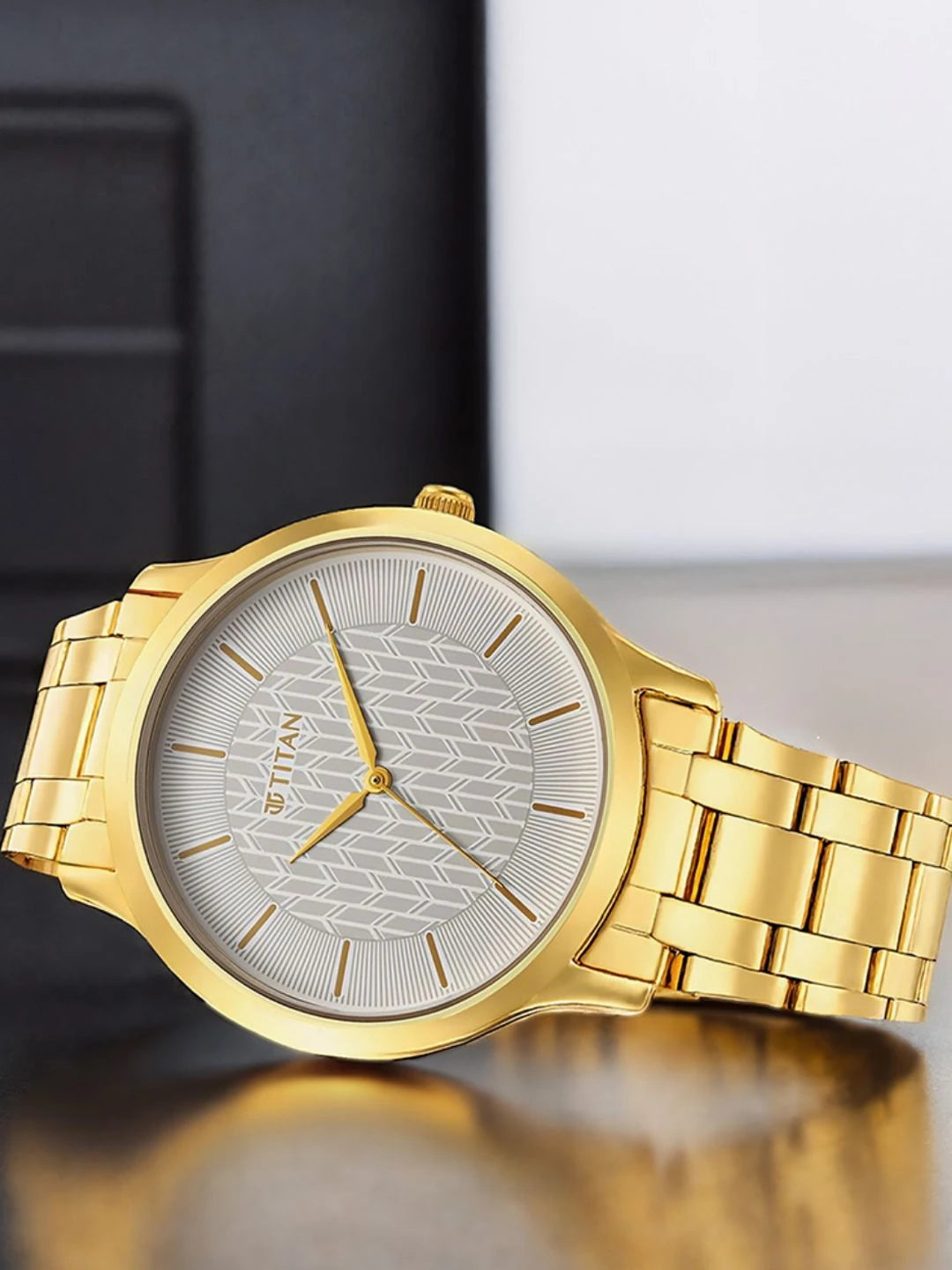 Titan Karishma Radiance Quartz Analog With White Dial Watch - NT1825YM06