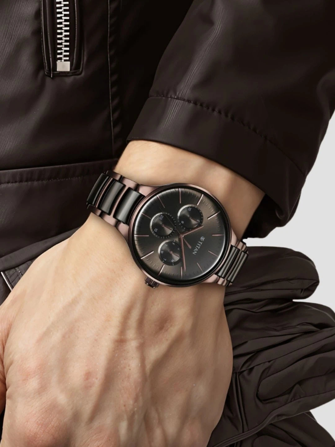 Titan Round Grey Dial Analog Watch With Multifunction Display & Metal Strap - NT90148KD05