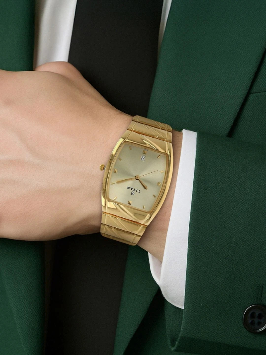 Titan Karishma Quartz Analog With Champagne Dial Watch - NT9315YM02