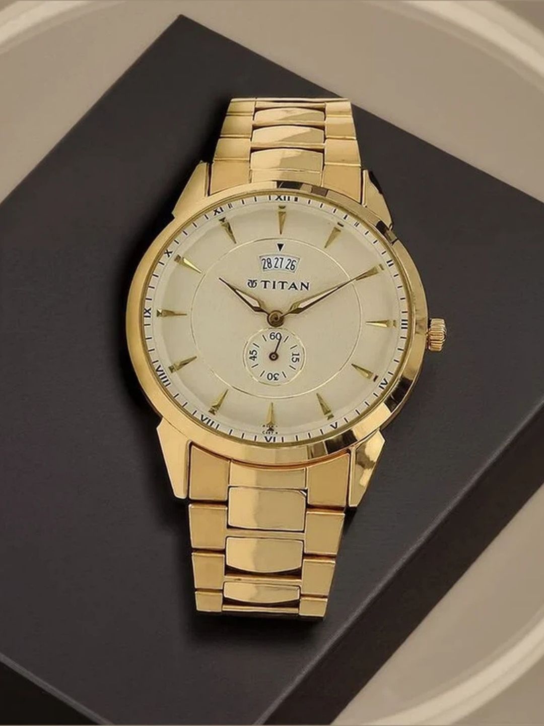Titan Round Champagne Dial Analog Watch - NU1521YM02