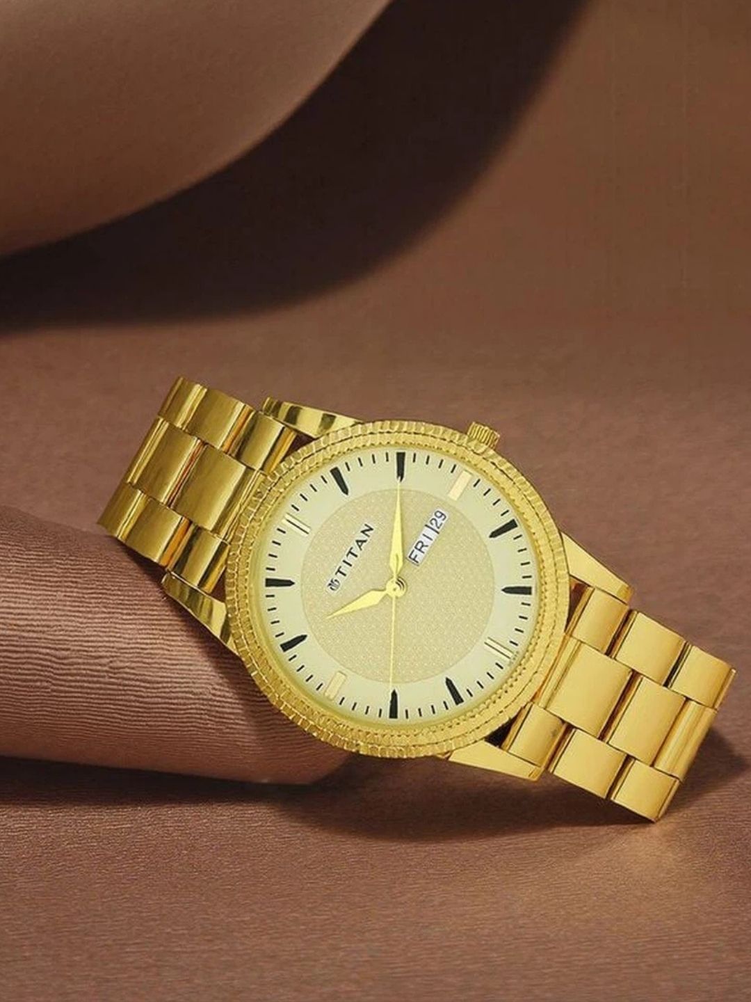 Titan Round Analog Watch - NU1650YM04