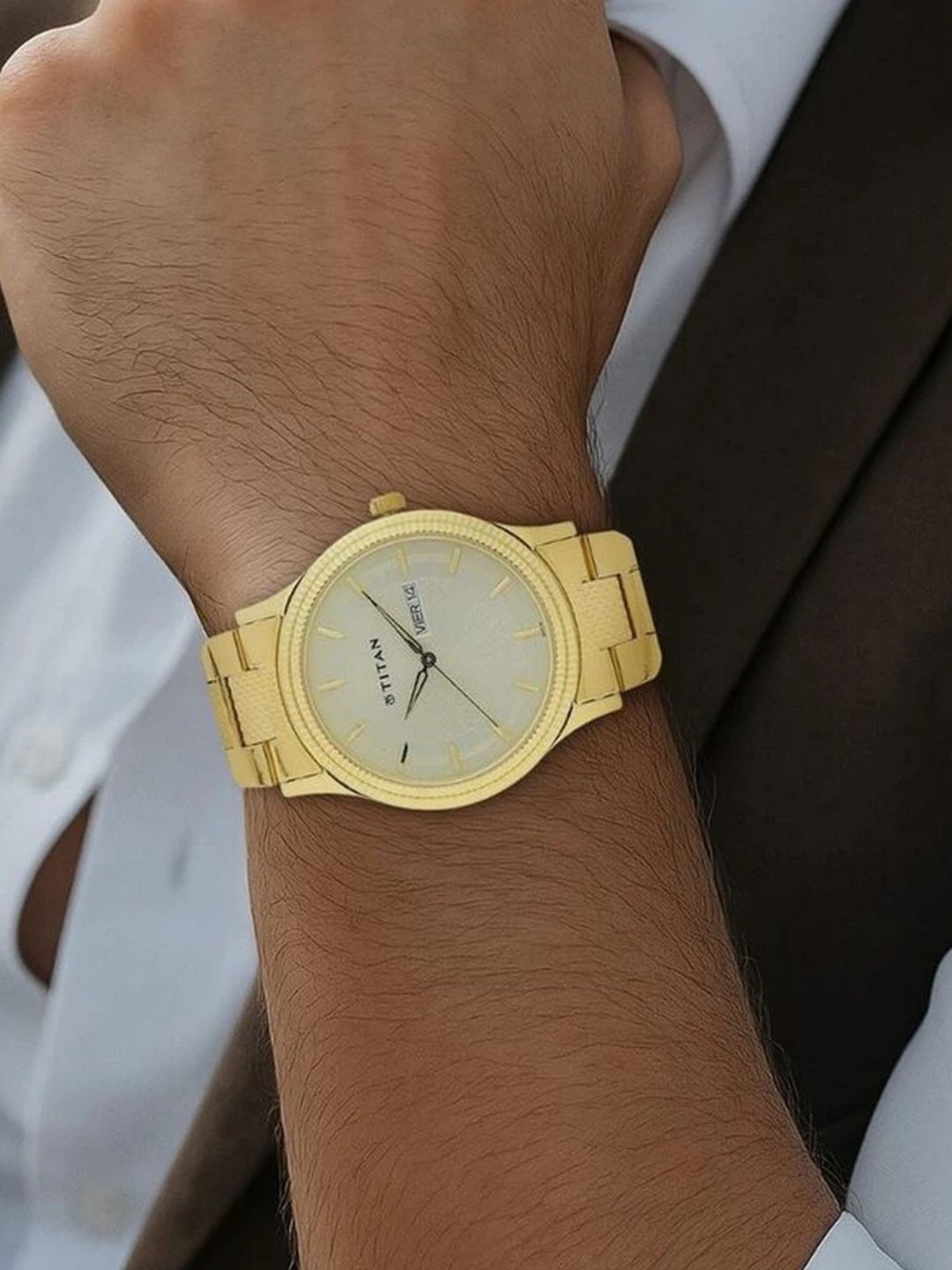 Titan Round Champagne Dial Analog Watch - NU1650YM06
