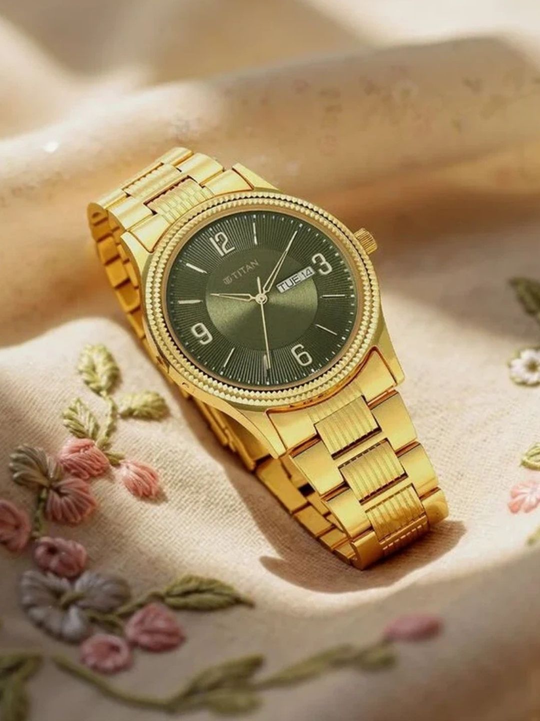 Titan Karishma Round Green Dial Analog Watch - NU1650YM08
