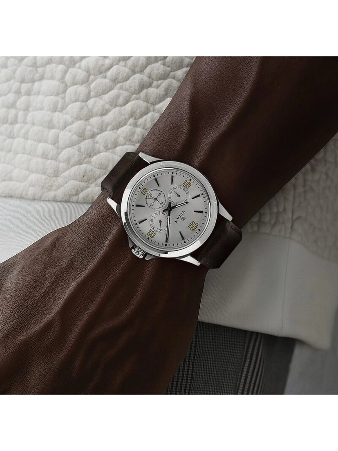 Titan Round Silver Dial Analog Watch - NU1698SL01
