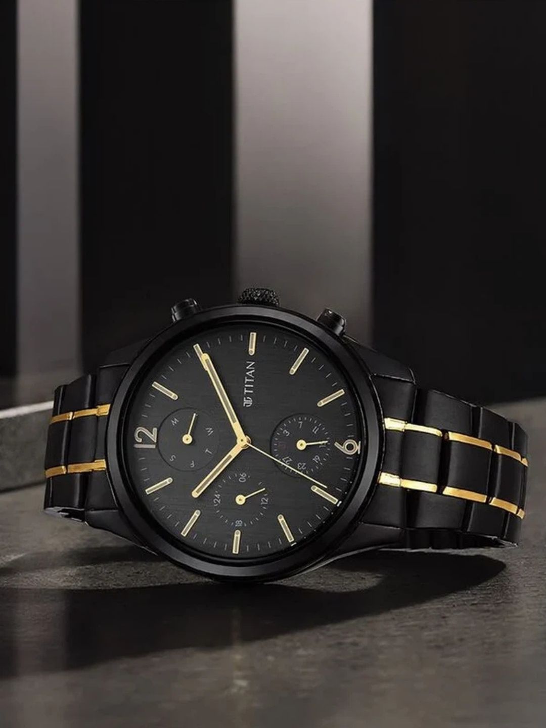 Titan Round Analog Watch - NU1805KM03