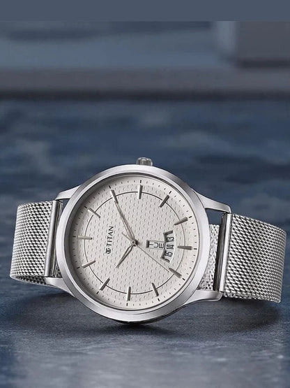 Titan Round Silver Dial Analog Watch With Metal Strap - NU1825SM10