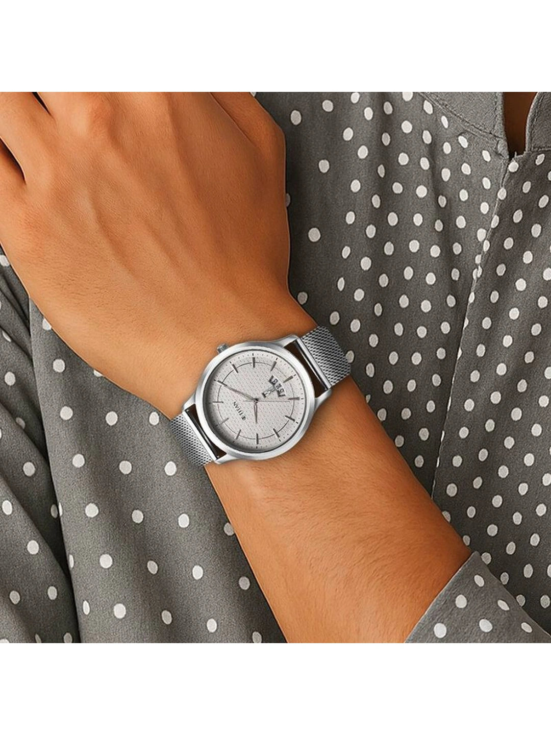 Titan Round Silver Dial Analog Watch With Metal Strap - NU1825SM10